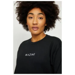 Outdoor Wear Store -Outdoor Wear Store mazine logo heavy sweater jumper detail 2