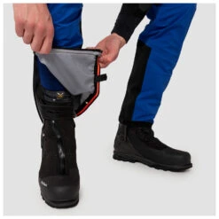 SALEWA Ortles Powertex 3L Pants - Waterproof Trousers 18 SALEWA Ortles Powertex 3L Pants - Waterproof Trousers -Outdoor Wear Store salewa ortles powertex 3l pants waterproof trousers detail 9